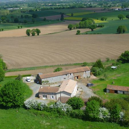 Aux Charmes D'Antan Hotell La Pommeraie-sur-Sèvre Eksteriør bilde