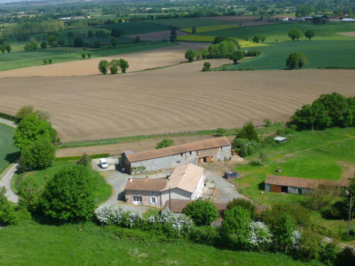 Aux Charmes D'Antan Hotell La Pommeraie-sur-Sèvre Eksteriør bilde