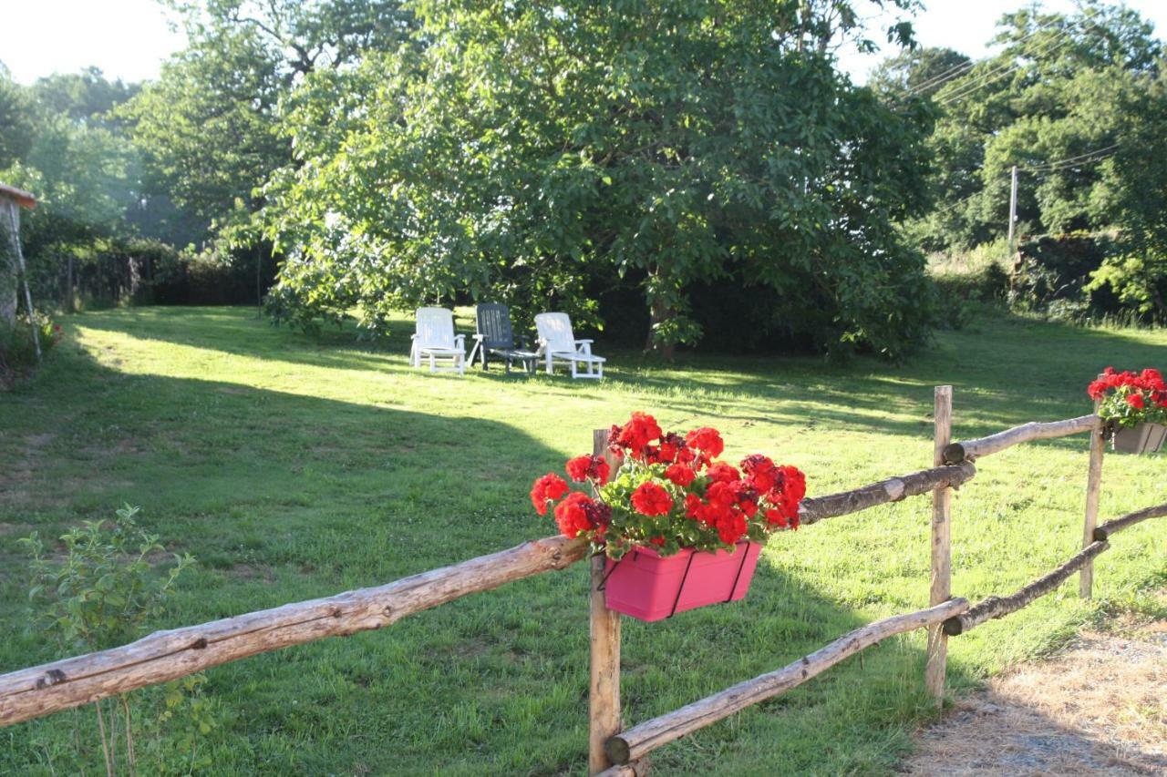 Aux Charmes D'Antan Hotell La Pommeraie-sur-Sèvre Eksteriør bilde